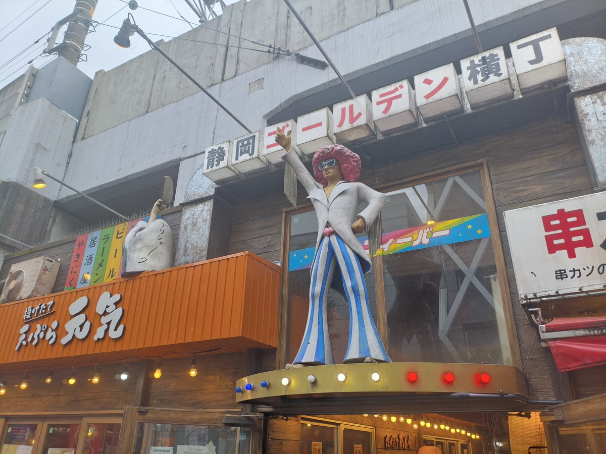 THEE1982's tweet photo. 新旧カメラ比較！！
どっちがどっちかわかるのか！？
だぜ
※多分わかる https://t.co/3f58BbyHUo