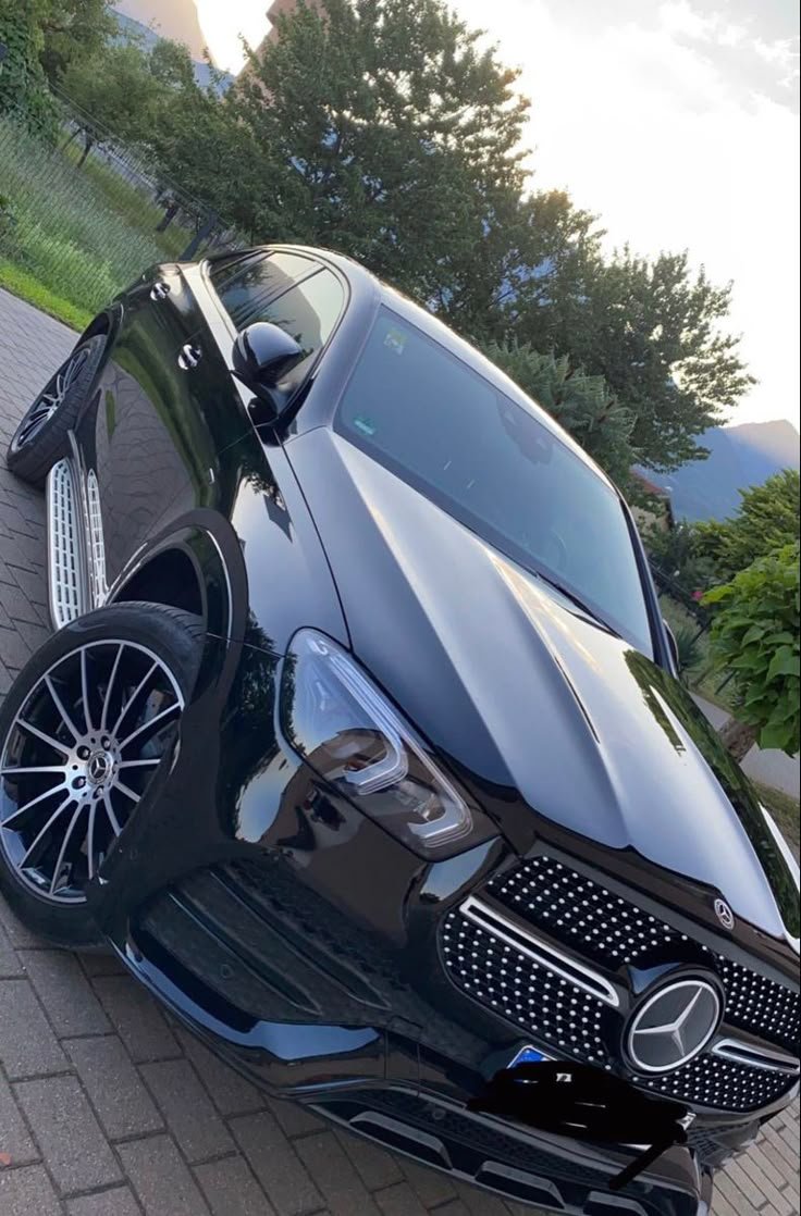 _THEARCANIST's tweet photo. That same hand that got you typing congratulations to others, you will use it to unbox your own LUXURY CARS AND HOLDING A HOUSES KEY

If you believe it just say amen and retweet for affirmation https://t.co/Y2ucX3PvDP