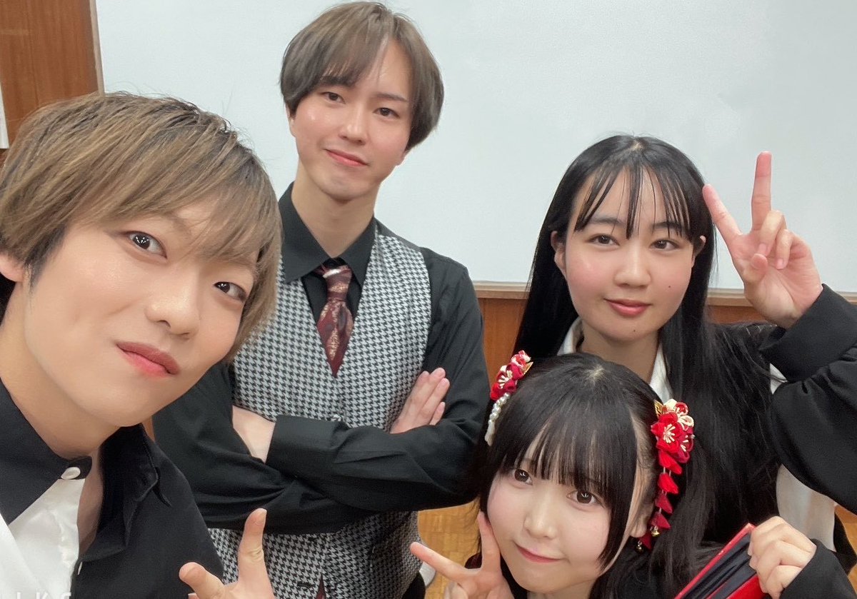 kuru_acro's tweet photo. #でっでび 最終通しでした〜!!
次は小屋入り、あっという間すぎるぅ〜
でっでびの稽古場の雰囲気ほんっとに好きなんだよね💕︎
素敵な皆と作った世界を是非堪能してください!!

満席でもお声かけ頂ければ対応致しますので是非!!
🎫 https://t.co/u77cGfiBdu

反魔術結社組でパシャリ🥼🔫✡️💥⚗️🧪 https://t.co/wCMjEqw2Q3