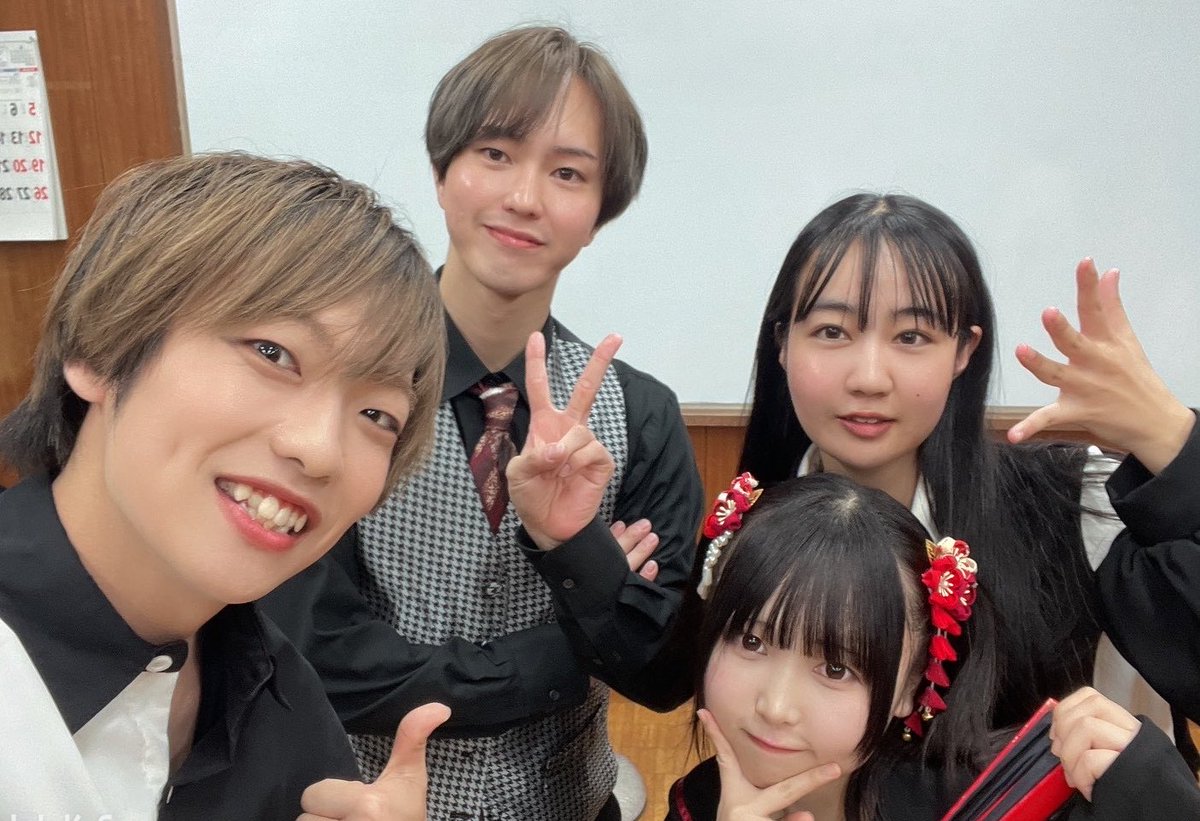 kuru_acro's tweet photo. #でっでび 最終通しでした〜!!
次は小屋入り、あっという間すぎるぅ〜
でっでびの稽古場の雰囲気ほんっとに好きなんだよね💕︎
素敵な皆と作った世界を是非堪能してください!!

満席でもお声かけ頂ければ対応致しますので是非!!
🎫 https://t.co/u77cGfiBdu

反魔術結社組でパシャリ🥼🔫✡️💥⚗️🧪 https://t.co/wCMjEqw2Q3