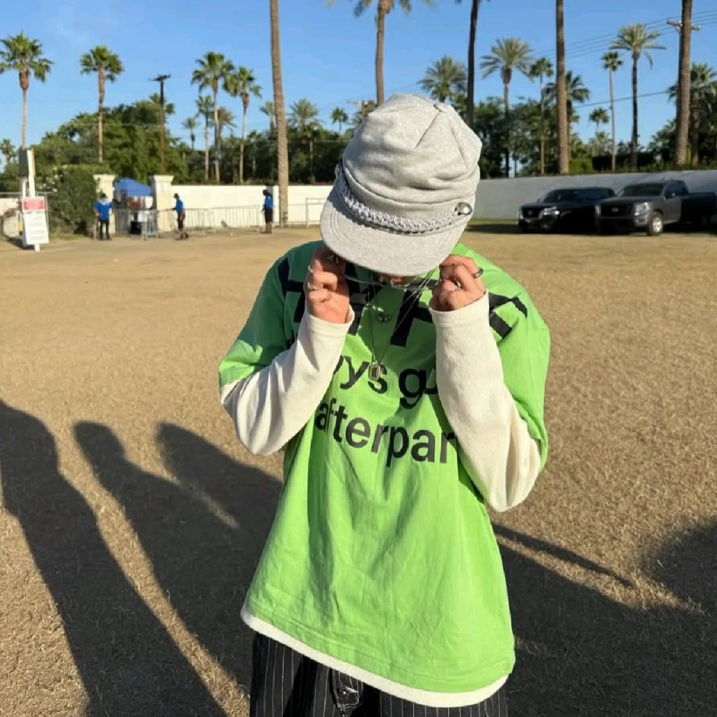 AM2THL1U's tweet photo. the concept of hongjoong not liking the color green that much but green still incredibly suiting him https://t.co/1mITghzcTD