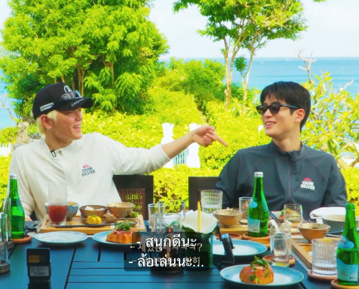 choiz_ms's tweet photo. แจยง นี่พวกคุณ?!!?? ใส่เสื้อคู่!!??!!???? https://t.co/f1Fp47NFLV