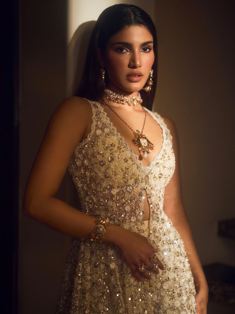 actresswoods's tweet photo. Alizeh Agnihotri 💛✨️
#Alizeh #AlizehAgnihotri https://t.co/mELzsGvW6l