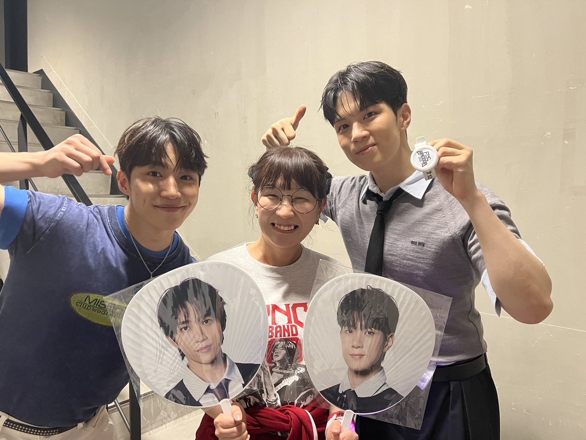 sweeteunji's tweet photo. FNC BAND KINGDOM最高だったよ！！！
みんなそれぞれ違った魅力があって
めっちゃ楽しかった✨

そしてN.Flyingの
フェスンちゃん
ドンソンちゃん
お久しぶり！！！！！！

とても素敵なライブカムサハムニダ🫶🏻

FNC BAND KINGDOM 너무너무너무 최고!! 
진짜 다섯팀 모두 너무 멋진 연주와 라이브! 
듣는 내내 귀가 행복했던 공연! 

그리고 엔플라잉 회승쨩 동성쨩
오랜만에 만나서 너무 반가웠어요✨

진짜 너무 멋졌습니다아아아아아아아
사진이 너무 맘에 들어서 
잔뜩 올려버려요~~~!! 🙌🏻✨

#fncbandkingdom 
#엔플라잉 #NFlying
#まもなく推しです
#마모나쿠최애데쓰
