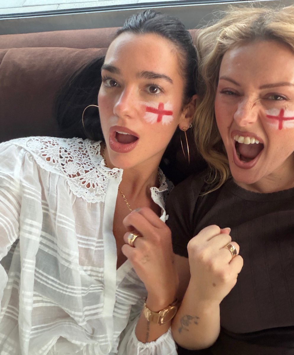 lipapictures's tweet photo. DUA LIPA ROOTING FOR ENGLAND AT THE WORLD CUP!!! 🏴󠁧󠁢󠁥󠁮󠁧󠁿🏴󠁧󠁢󠁥󠁮󠁧󠁿 https://t.co/JsFMpzm26e