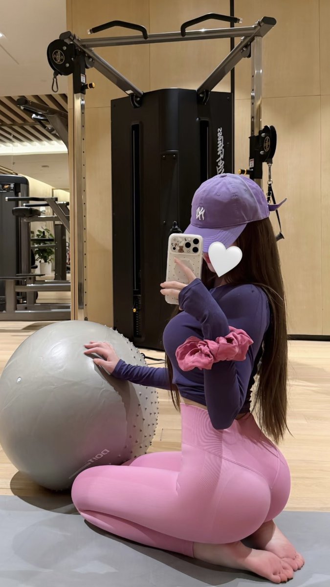 ri____111's tweet photo. 今日21時～います❣️

是��対戦したいです😌🤞

みんなお〇り派？おっ〇い派？

それとも、、、🤤🫢

予約お待ちしております！！

 #大阪メンエス #メンエス #日本橋 https://t.co/bXXeq9LfWE