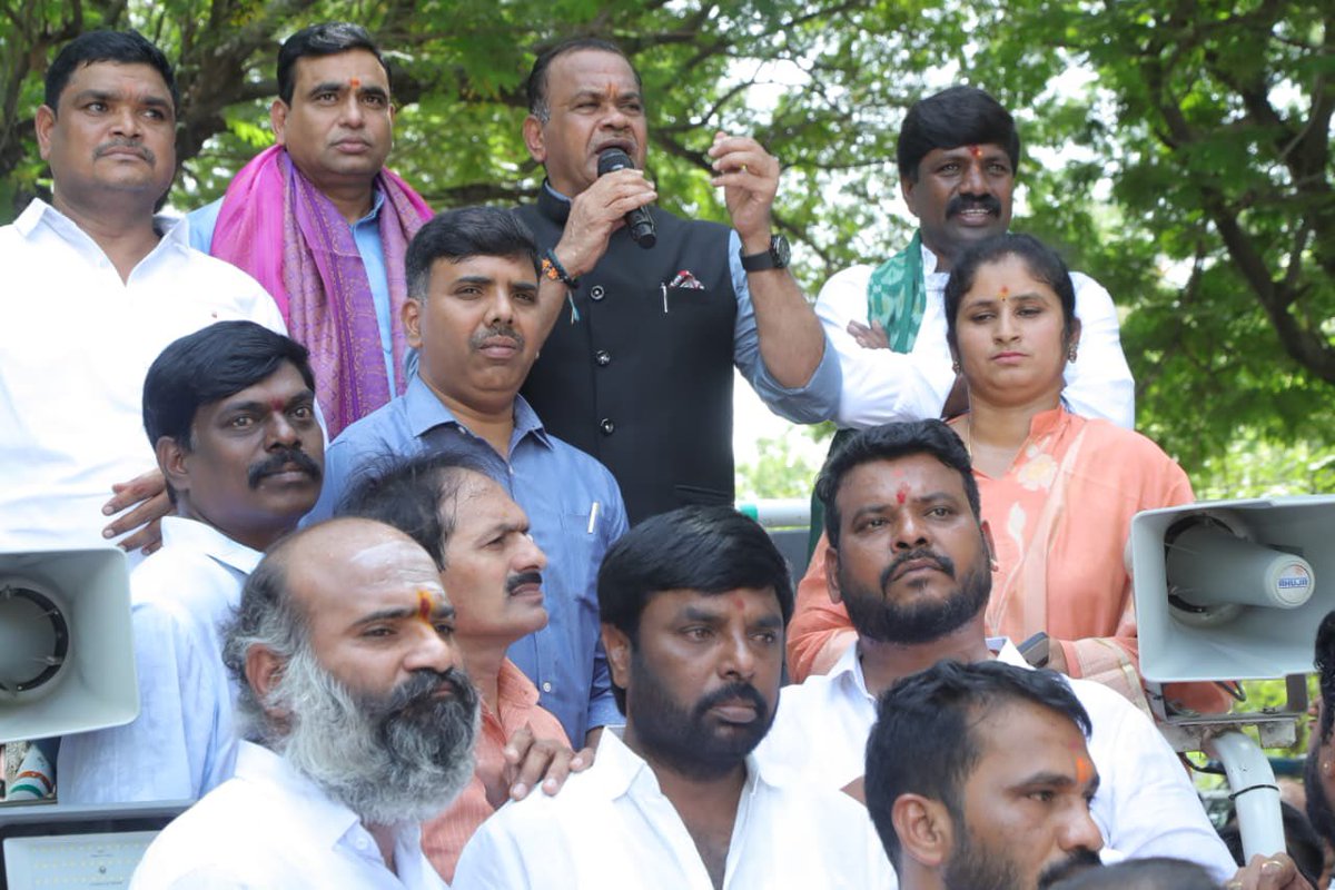 KomatireddyKVR's tweet photo. Laid the foundation stone for the Railway Over Bridge (ROB) on the Narketpally Munugode Road in Nakrekal Constituency, Nalgonda district, to be constructed at a cost of ₹76 crore.

My sincere gratitude to Union Minister Shri @nitin_gadkari Ji for sanctioning ₹103 crore to Telangana under the Setu Bandhan (CRIF) Scheme for the first time, including ₹76 crore for this vital ROB. This project will significantly improve connectivity, road safety, and ease of travel for the people.