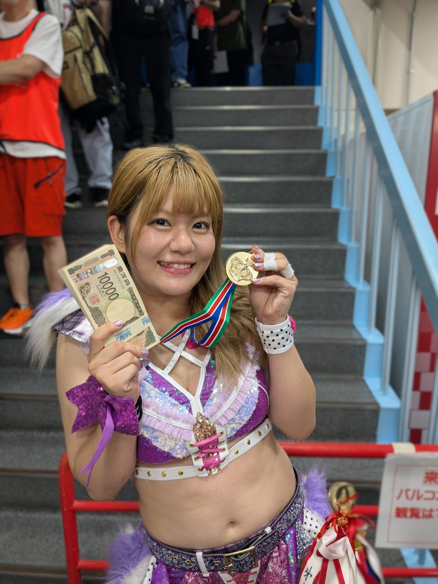 takao_groove's tweet photo. 2026/07/12 #wavepro 後楽園大会
ちょちょたん🎀やりました!
今年の #CATCHTHEWAVE 優勝しました🎊💯✨
去年の悔しい表情を見ているので今年の優勝は
尚更嬉しいです🤗✨
この勢いで8月のReginaも (•̀ᴗ•́)σ イタダキ!!
#ちょちょたんと一緒
#ちょちょ活
#梅咲遥 https://t.co/6eQpOkM2oX
