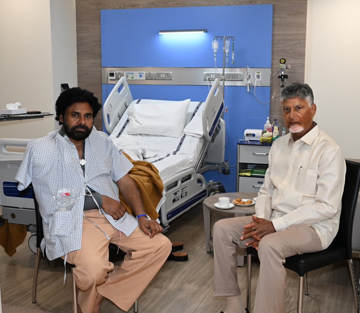 pawankalyanIcon's tweet photo. #Getvwellsoonannaya
#Pawankalyan https://t.co/fUtcQxc8aV