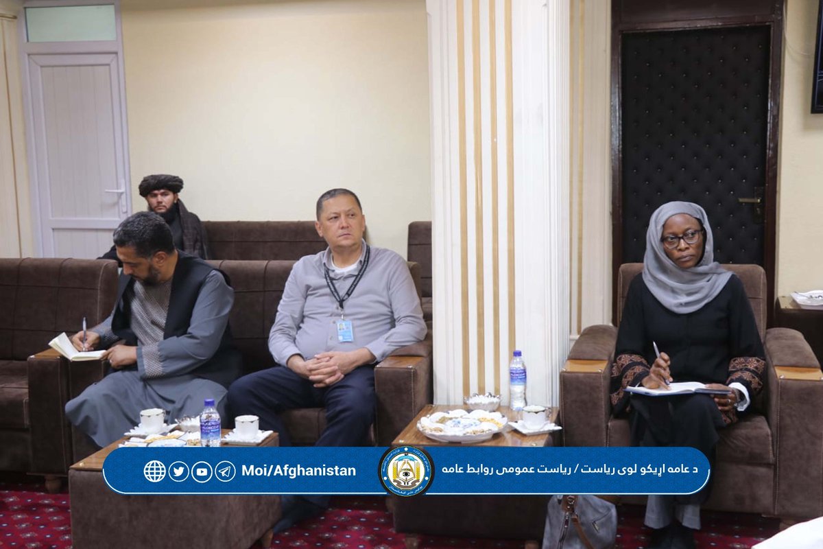 abdulmateenqani's tweet photo. د کابل والي، الحاج ملا امین‌الله عبید په خپل کاري دفتر کې د یوناما د مرکزي زون له مشرې مېرمن ټابیتا بوګوا او د هغې له ملګري پلاوي سره وکتل
۱/۴ https://t.co/l3HEfyJXxZ