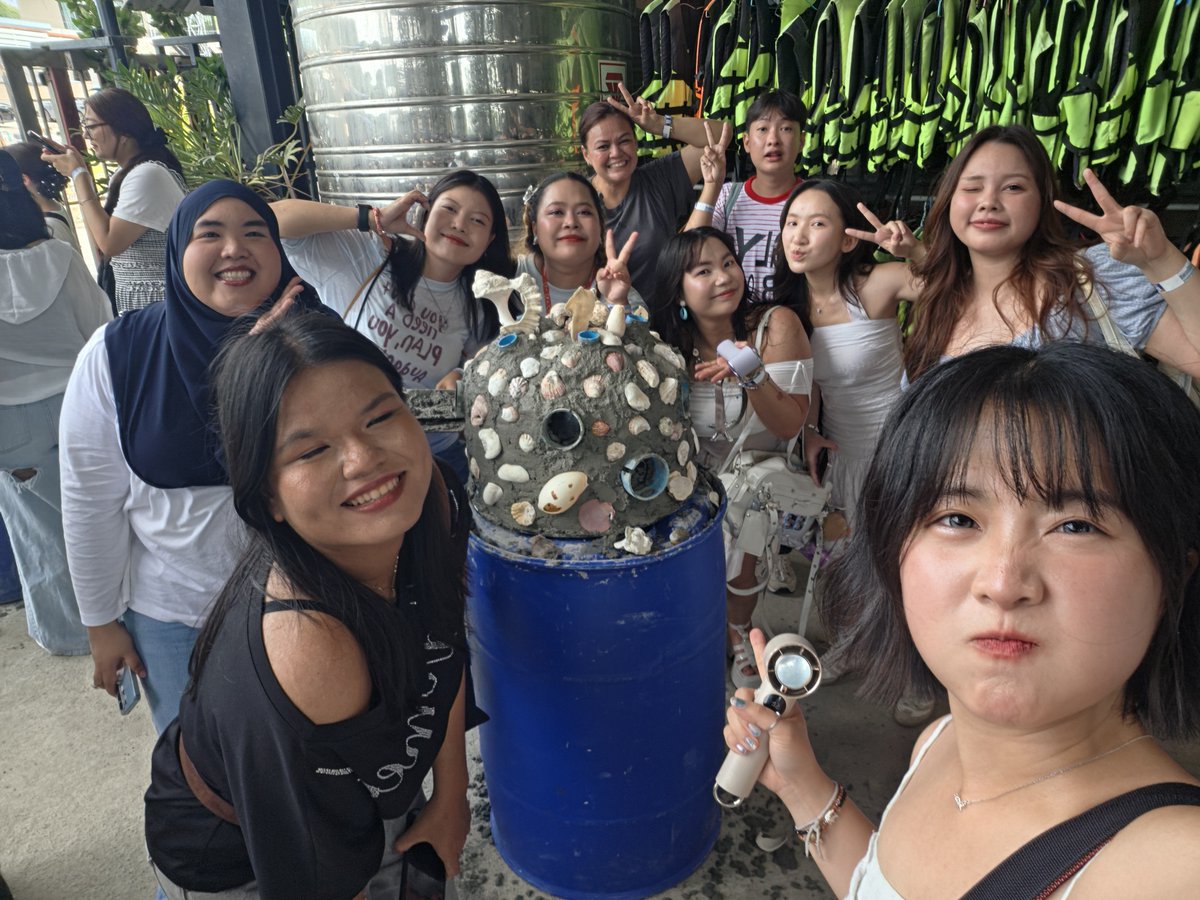 meliqolic's tweet photo. Thank you @Kazzmagazine for the #คนดีอาสาทำดีxภพเธอ event. Thank you for the memories @netsiraphop @jj_rcp @latte_tnc @Kkim_pongsaton ❤️ 

I wish there will more event like this cause it is so worthy and fun. I literally plan my trip just for this event.

I reached Bangkok at 1 am and the registration was at 7-8am. Tired? of course but the best way to have fun with new friends and artists. I can see them being so comfortable with the fans . Everyone become so cheeky. Eventhough throughout the day, all I can do is just enjoy their handsomeness as I don't understand Thai but I can see the MC's effort  to translate the necessary messages. It was quite hot during the coral restoration session but what to expect from place near the sea(That's where the handfan do its job). Also my team was so funny we even ended up naming the coral home as Isabella. And surprisingly they 
pick the nice hotel for having the M&G session. It was nice place to be at after the long day. After the dinner, the bus took us back to Bangkok. Once I reach the hotel, I packed my bag, rest and off to airport for 6am flight 💀. 

Do I want to join this event again? Yes
Am I willing to just fly for this? Yes
Any improvement? I wish it will be more clear if there is Halal or non-Halal food or any constraints as the info has been shared before when we fill up the form but no one address the needs.

p/s: Pretty Isabella, I hope you will be the nicest home for the corals. 

#คนดีอาสาทำดีxภพเธอ #NetJJ #LatteKim #netsiraphop #jj_rcp #latte_tnc #kkim_pst #KAZZMAGAZINE