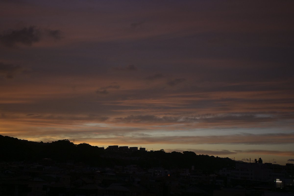 downburst797's tweet photo. 最近夕焼けすごい https://t.co/4v0QDtYoBj