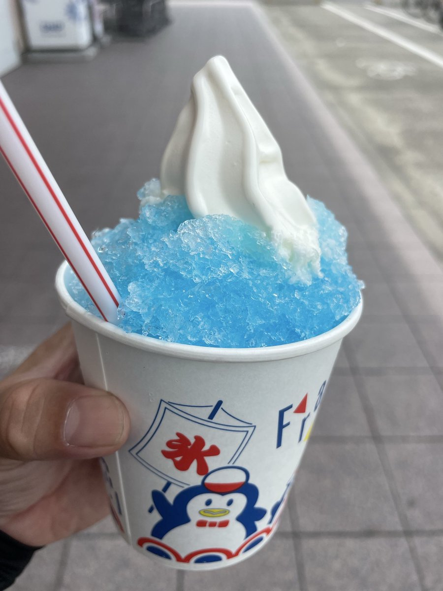 umanoshige's tweet photo. 暑い暑い暑すぎる🥵

釣りどころか人がやられちゃうよ🙄

とりあえずラムーのかき氷🍧 https://t.co/zUD37boNxk