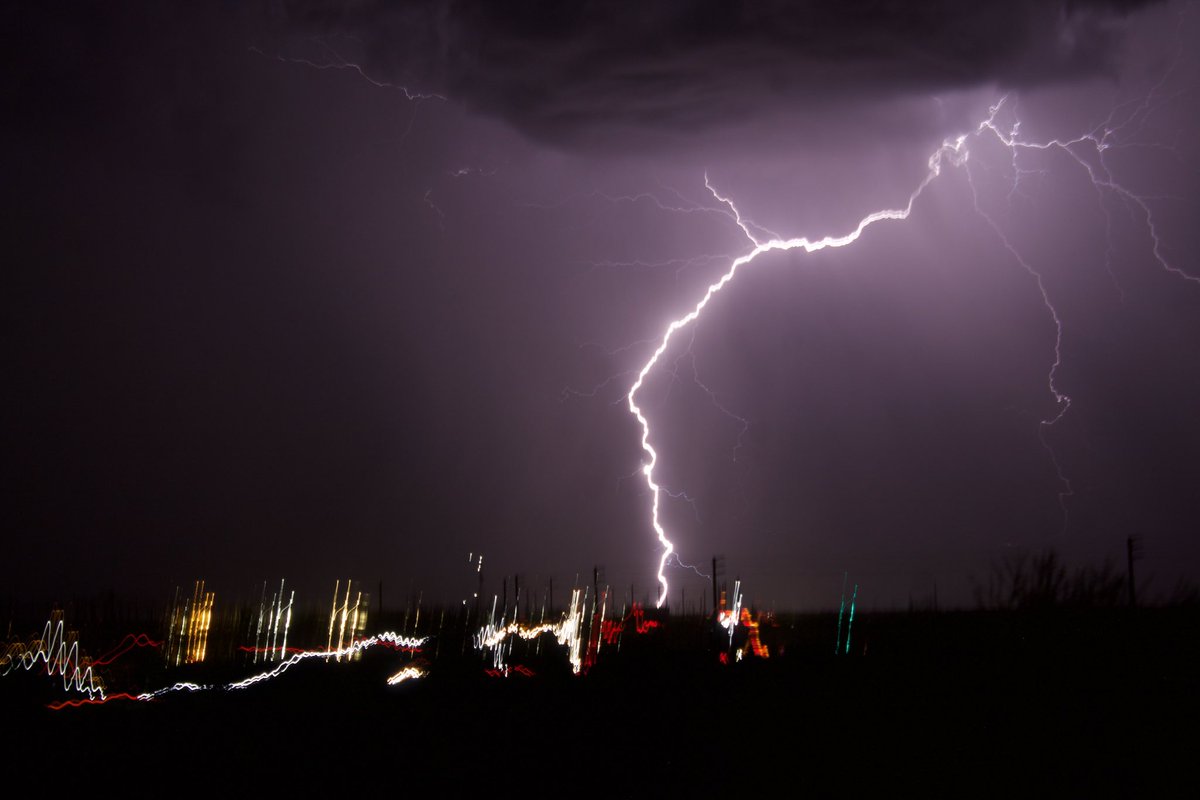 JwooPhotography's tweet photo. I’d like to call this 4 photo series: 3AM; series of unfortunate events. 1. forgot to set my focus 2. Fstop at 5 and iso 400 =blown bolt 3. Hit my tripod SO THEN I say fuck it, let’s go to different spot…..4. Blown bolt….again. IM DONE GOODNIGHT😭 https://t.co/xjX7dau3P0