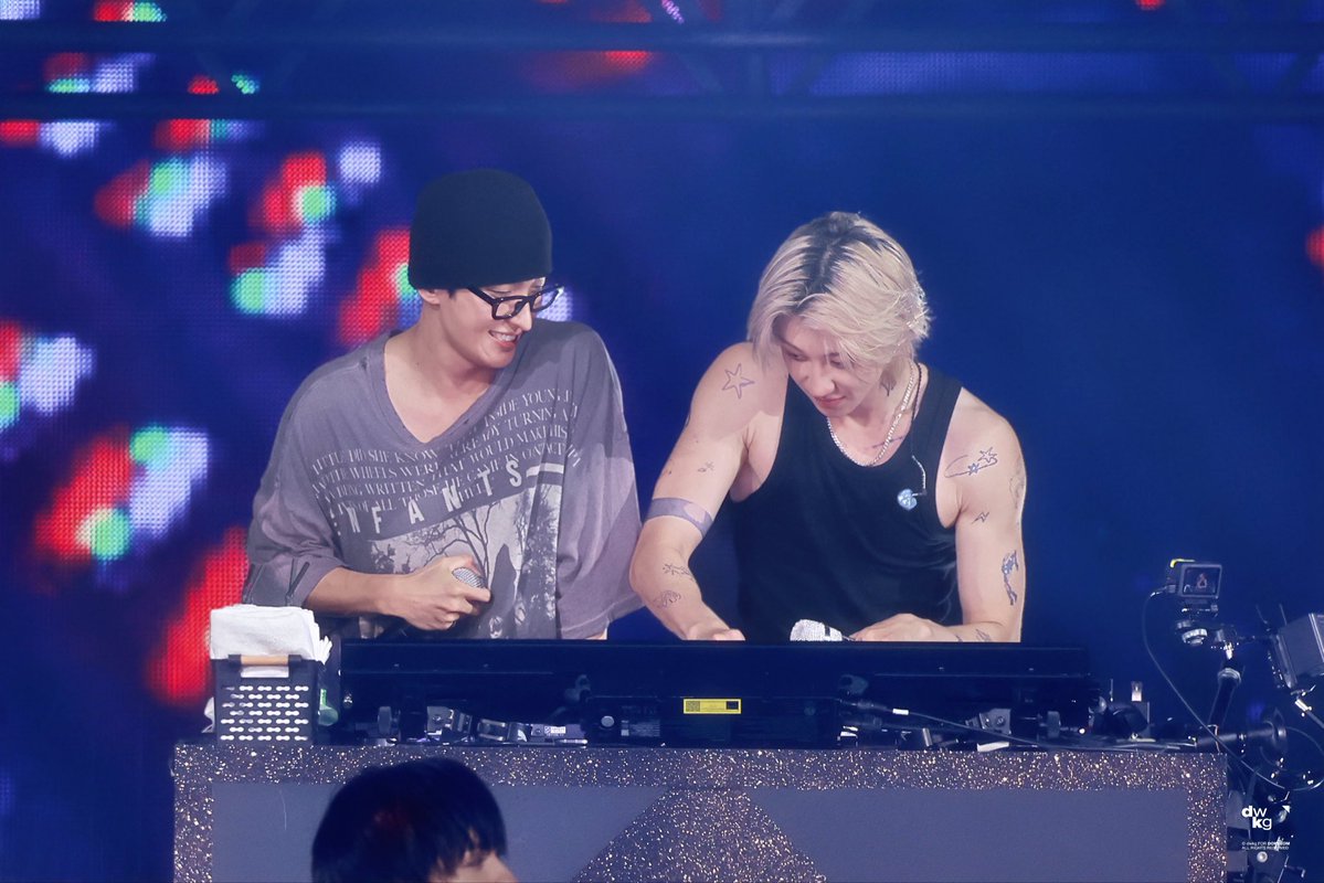 KyeomsBaekery's tweet photo. MINGHAO AND HIS DJ BOOTH BADDIE🫠🫠🫠 https://t.co/HTYyMvE9gM