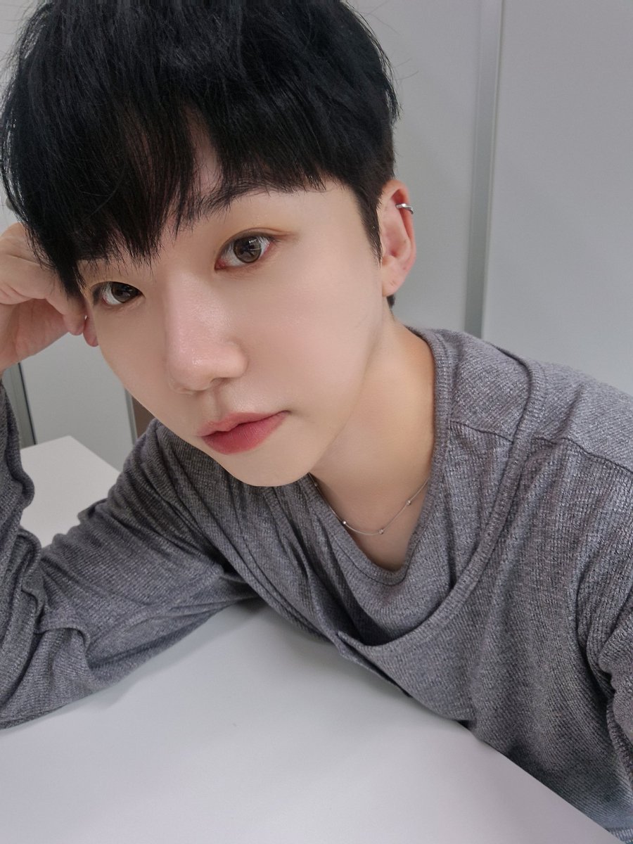 FAVE1_official's tweet photo. 【#RockHyeon】
      
2026.07.12
夏の記憶Ⅱありがとうございました🍀
新曲準備頑張ります🥹👌

暑いけど体に気をつけて、待っててね💭
고마워요🧢

#록현 https://t.co/0TGhjoub30