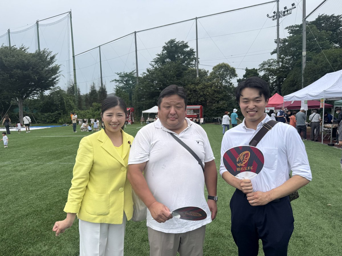 HirokoKado's tweet photo. 今日の午前中は上井草の早稲田大学ラグビー蹴球部による「北風祭」にお伺いしました。
チーム杉並自民も、大和田さん、渡辺区議親子、杉浦区議と元気いっぱいです😊
お子様の応援に茨城県龍ヶ崎市からこられた石嶋照幸市議もジョイン🏉
部員の方々によるパフォーマンスや、地域の方々の模擬店などが実施される賑やかなお祭り。
区界なので、杉並区や練馬区の方々もお越しになり、近隣町会や商店会の方々も協力されてます。
マンモス大学のシンボルの施設、地元からも応援します😊
暑い中、お子さま達も多く、楽しい時間をありがとうございました‼️

#杉並区 #東京8区　#自民党