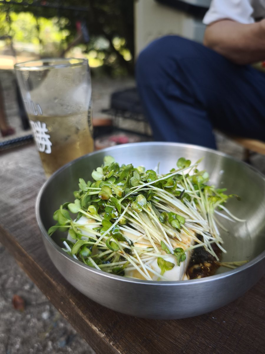 s_buzzcamp's tweet photo. やっぱり夏は冷奴やね
カイワレマシマシで https://t.co/tyC973stEw