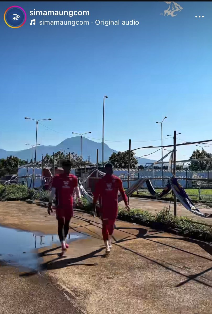 mhndrafa's tweet photo. @CentralsSC Emang antik yang kemarin ngurusin tim lain yg latihan pake paralon, padahal secara fasilitas lainnya mereka lebih baik &amp; lengkap. Yg lucunya lagi, pas momen itu tempat latihan persib masih kaya begini (Kumuh kaya tempat rongsokan) 🤣 https://t.co/6ZdQoeRjye