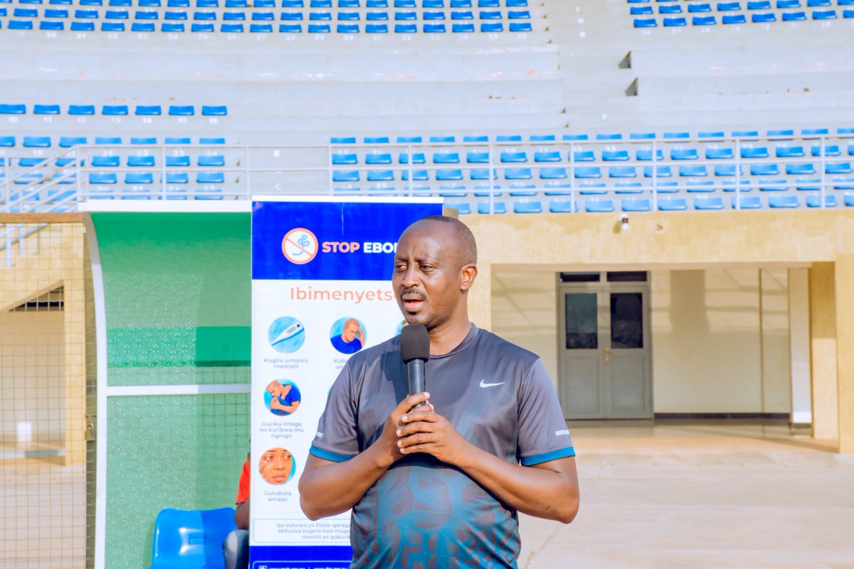 NyagatareDistr's tweet photo. Mu gitondo cy'uyu munsi, hirya no hino mu Mirenge igize Akarere, Abayobozi mu nzego zitandukanye bifatanyije n'abaturage muri siporo rusange.
Ku rwego rw'Akarere yatangiriye ku Kiyenzi isorezwa kuri sitade ya Nyagatare, ahakorewe imyitozo ngororamubiri, yitabirwa na Guverineri w’Intara y’Iburasirazuba @PudenceR ari kumwe n’Abandi bayobozi. Iyi siporo idufasha kugira ubuzima bwiza no kurwanya indwara zitandura.

Abitabiriye siporo basobanuriwe  umumaro wa siporo, kwirinda ibiyobyabwenge, kwishyura Mituweli, kwicungira umutekano, guha uburere abana bari mu biruhuko, kwirinda indwara z’ibyorezo no kurwanya ibinyobwa bitujuje ubuziranenge.