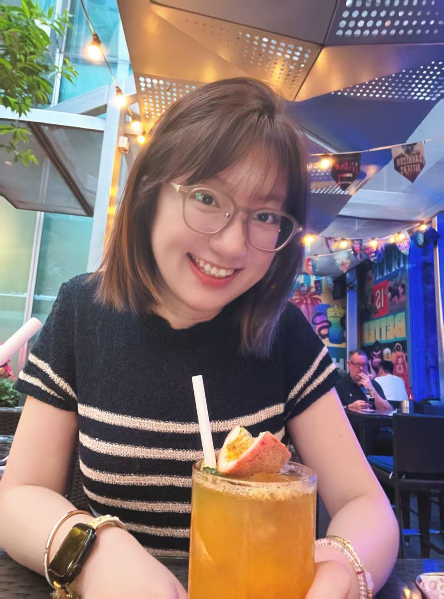 CandyLiu7474741's tweet photo. 一个不知天高地厚的女人王经赟，每天舔黑人的时候怎么不高冷了？现在高冷了？还敢宣称自己看感觉，啊呸！——李卓迪 https://t.co/FbSTfWTCmJ