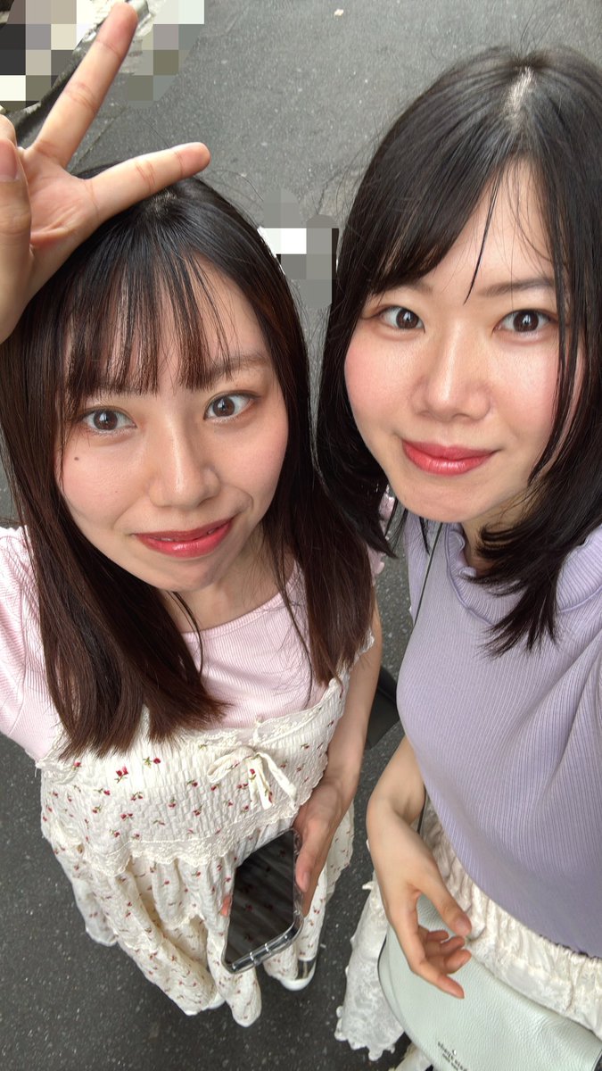 kaya___komatsu's tweet photo. Fing'sの仲間と📸
たっちゃんがカラカラの喉のために白桃ルイボスティー(買い物ついでにお願いした🙈︎)を奢ってくれた🙏
ありがとう🥹
撮影早く終わったからはざまあやかとショッピングしてきたよ😊
それはまた載せるね✨️
#撮影 #Fings https://t.co/tkiCmWWLBQ