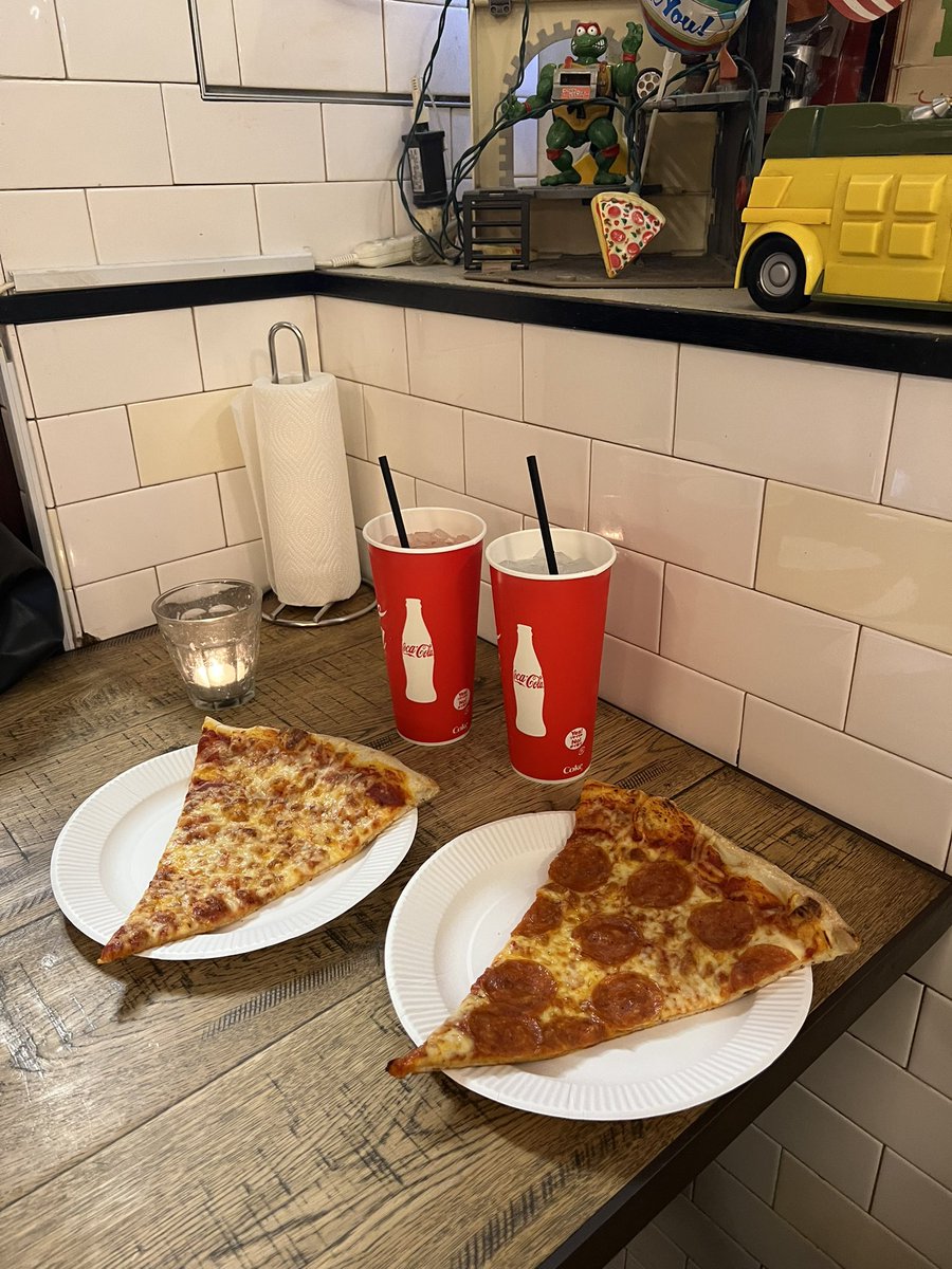 re_na031's tweet photo. 🍕🥤 https://t.co/DaRgqiXCcc