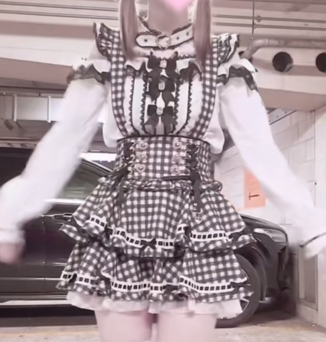 moiminkx's tweet photo. i want both skirts so bad but i have to pick one help meee https://t.co/0cM6Q99BR9