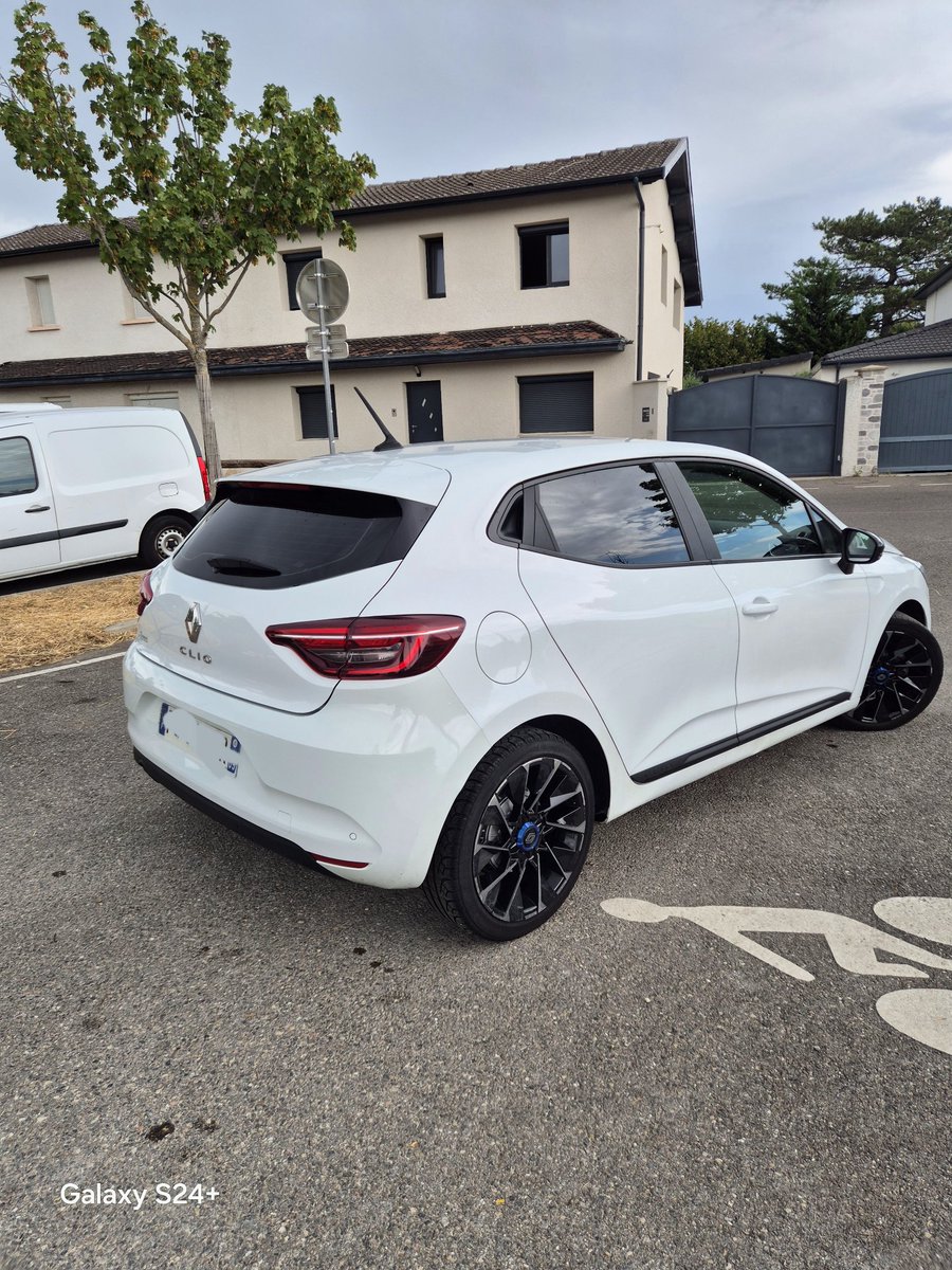 Ktm69_2's tweet photo. Salem les frères, je poste on sait jamais sur Twitter

Je vends ma Renault Clio 5 Business Energy 1.5 DCI 85, 1ère main, en très très bonne état général
1ère main 

https://t.co/rmIo9lGXxA https://t.co/qODrmKWJWs