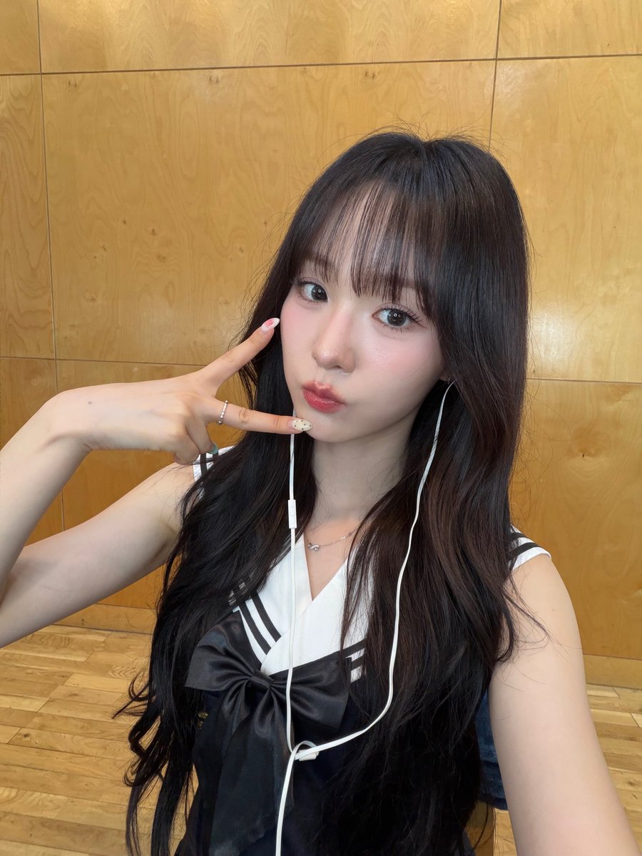 dbdrPwjd's tweet photo. 와 진짜 요즘 얼굴 걍 주사위 666 이네 미치겟다 https://t.co/IZ2jxvTJzv