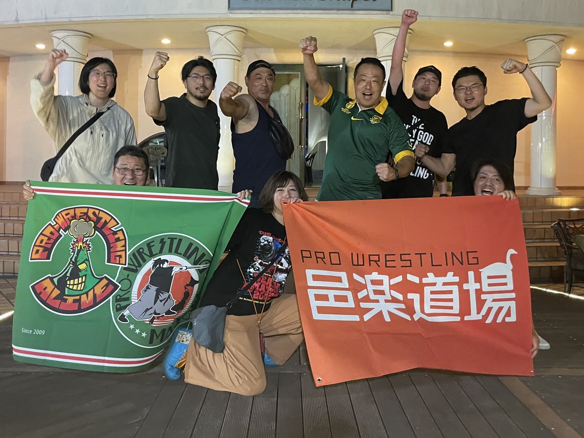 pw_alive_bot's tweet photo. 【邑楽道場】暑気払い
フィットネス&amp;プロコース会員さんと恒例の暑気払い。練習だけでなく、こうした懇親も大切にしています。

■会員募集中
→ https://t.co/SfQOuDixAt
#邑楽町 #プロレス #アライヴアンドメジャーズ https://t.co/VRkV4GWs2r