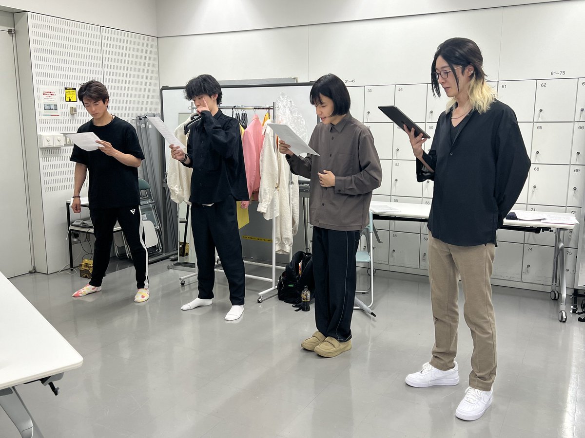 kanfuzen's tweet photo. ジュニ様だけiPadなの解釈一致の貧富の差 https://t.co/zLr4H0R9BE