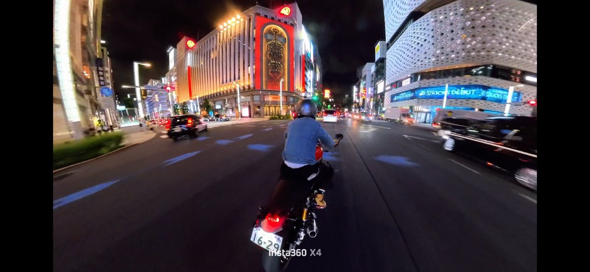rs1200speedtwin's tweet photo. 還暦祝いに子供たちからプレゼント🎁してもらっInsta360で夜景を撮りに。
モトブログなんかやる気はさらさら無い(編集できないし)けれど、スゲェ綺麗に撮れるし自動編集もしてもらえるから気持ちはわかるな🥴
#triumph
#speedtwin
#Insta360 https://t.co/jTjXACmVpG