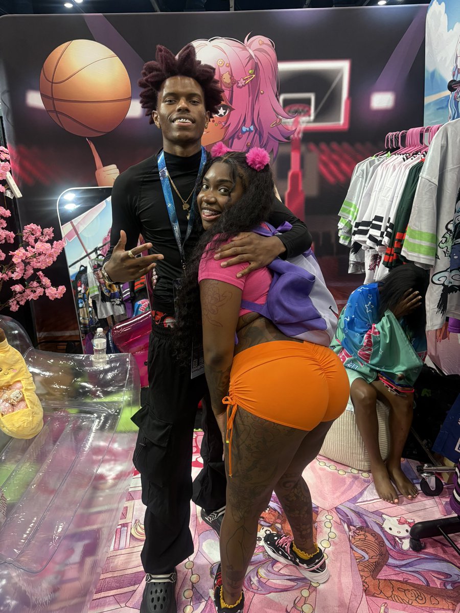 king_mj21's tweet photo. @darksinngirl first day and life had changed my whole pov❤️ #DreamCon https://t.co/Ys9nTKjfAa