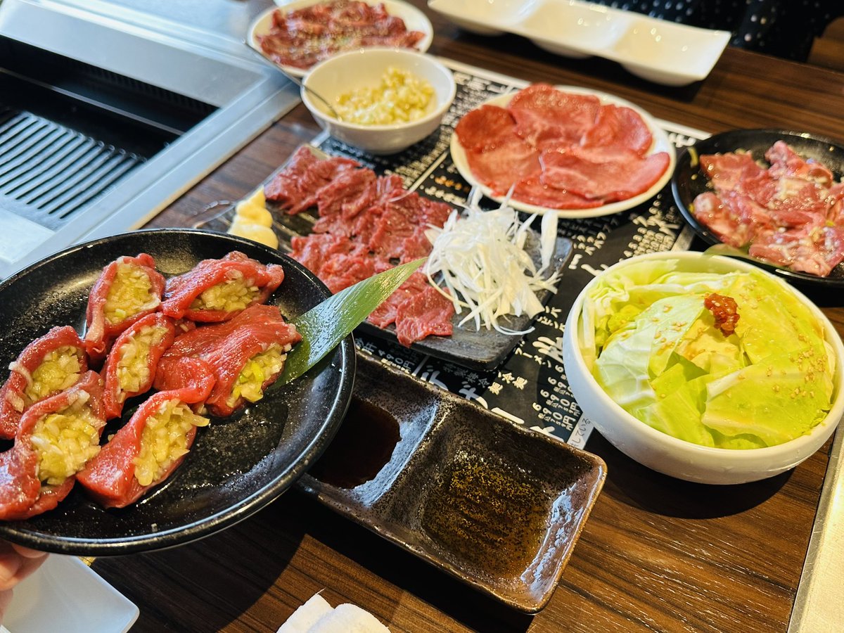 ryu_yu_kan's tweet photo. 限界まで食べて帰宅。お酒は少しだけ。今日は白飯かきこみモードだった🍚

気になっていたお店で家族から大好評でした。普段、お肉は鶏胸肉しか食べないので美味しかったなぁ🥩😋

ニンニクが容赦ない量だった🧄明日も仕事なので対策🪥

#晩ごはん
#焼肉 https://t.co/hLJu8Mr0EN
