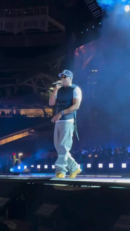 HipHop4Everyone's tweet photo. Jay-Z brought back the white tee and bullet proof vest from the Streets Is Watching (1997) music video. A billionaire who never forgot his roots 💎 https://t.co/XgUcOSCMVB