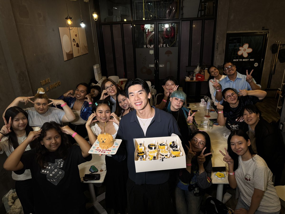 HeadlinerTH's tweet photo. ขอบคุณทุกๆคนที่มาร่วมเป็นส่วนหนึ่ง ในความทรงจำ ในวันเกิดครบรอบ 29 ขวบ ของพี่บิ๊กนะค้าาา 🩷 

#BIG29THBDFANGREETING
#BigThanakorn https://t.co/HR7qTiDNjw