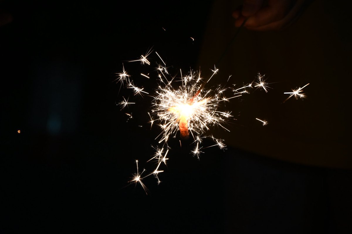 1107fuji's tweet photo. 手持ち花火🎇
今年もまたこの季節がやってくる🎆
7月11日 近くの公園にて⛲️

#手持ち花火 #Nikon https://t.co/0ovFkrHvym