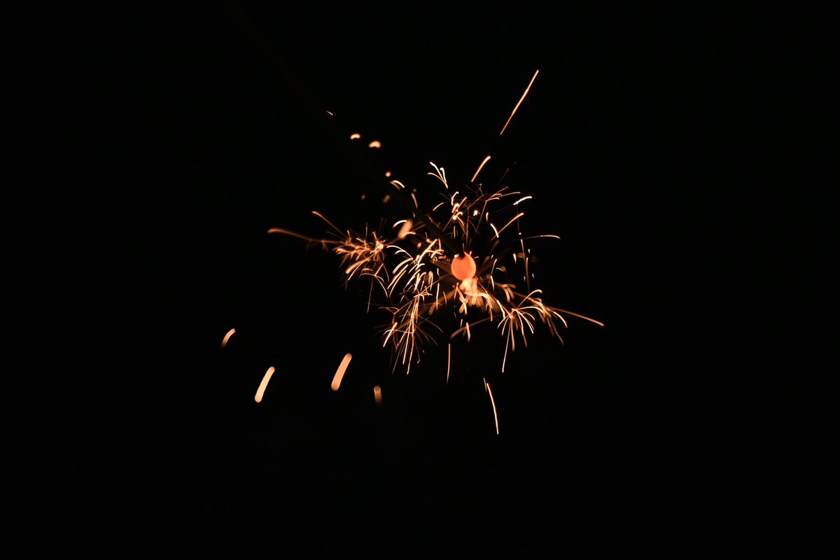 1107fuji's tweet photo. 手持ち花火🎇
今年もまたこの季節がやってくる🎆
7月11日 近くの公園にて⛲️

#手持ち花火 #Nikon https://t.co/0ovFkrHvym