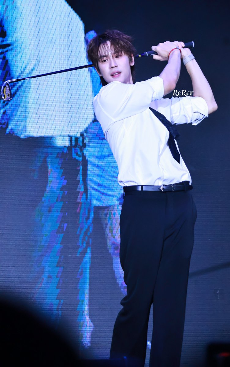 ReRerisyoursun's tweet photo. I need this golf coach🥺🤲🏻 @Prem_space 

#PremFMinChongqing https://t.co/0lQZFFHDMQ