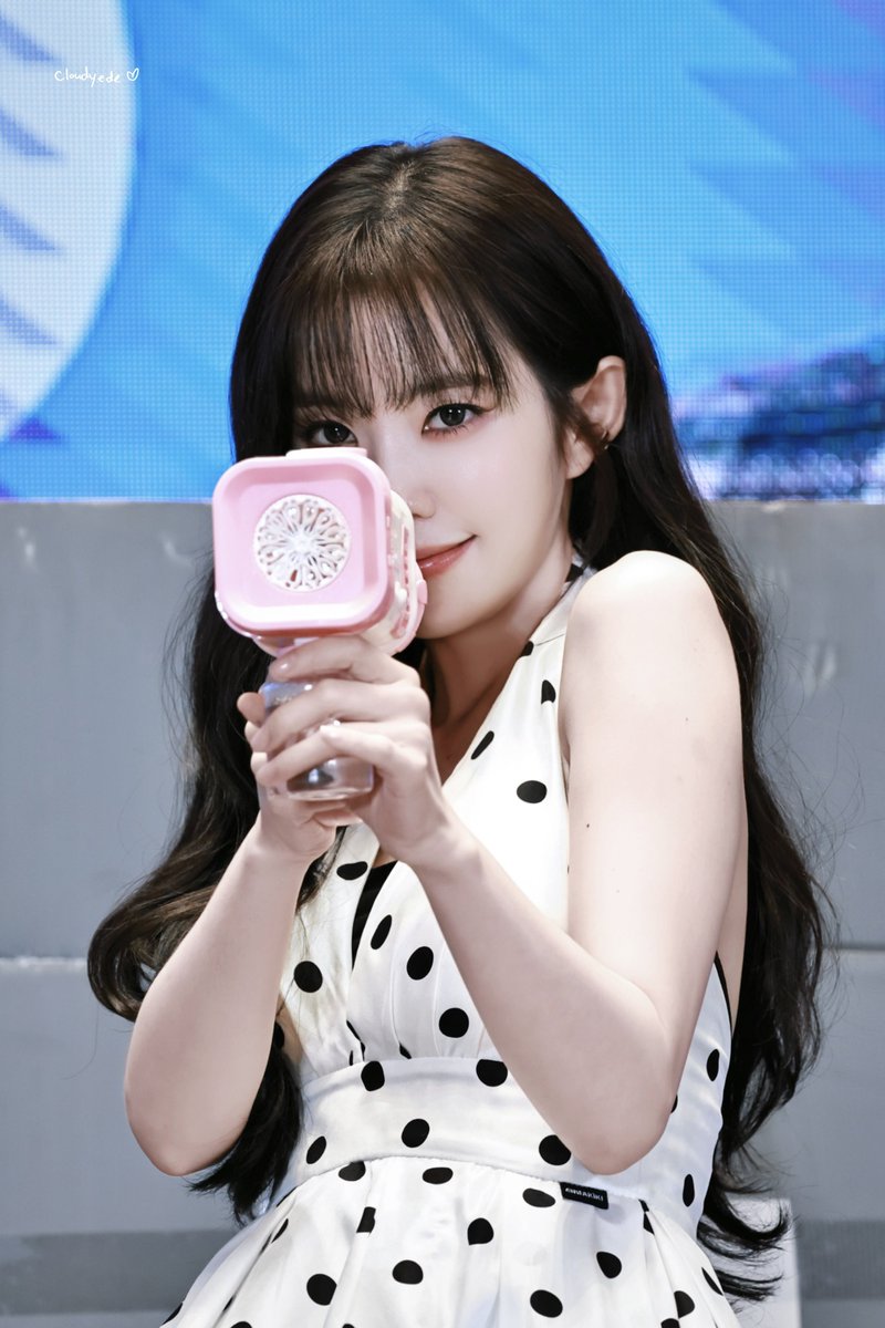cloudyede's tweet photo. 260712 상하이 팬싸
🏹

#IRENE #아이린 #RedVelvet #레드벨벳 https://t.co/yFcLs2I4n8