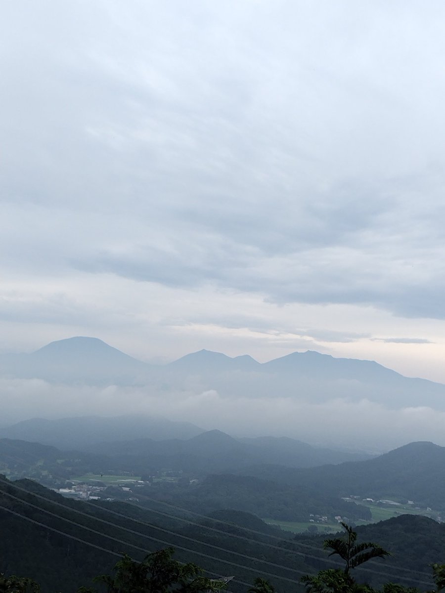 gakubutisaburou's tweet photo. 小雨が降っていましたので、古賀志山の北尾根コースを歩いて来ました。
こんな天気だから人には会わず熊に注意しながらのんびり登山😅 https://t.co/ezSWDtxaYF