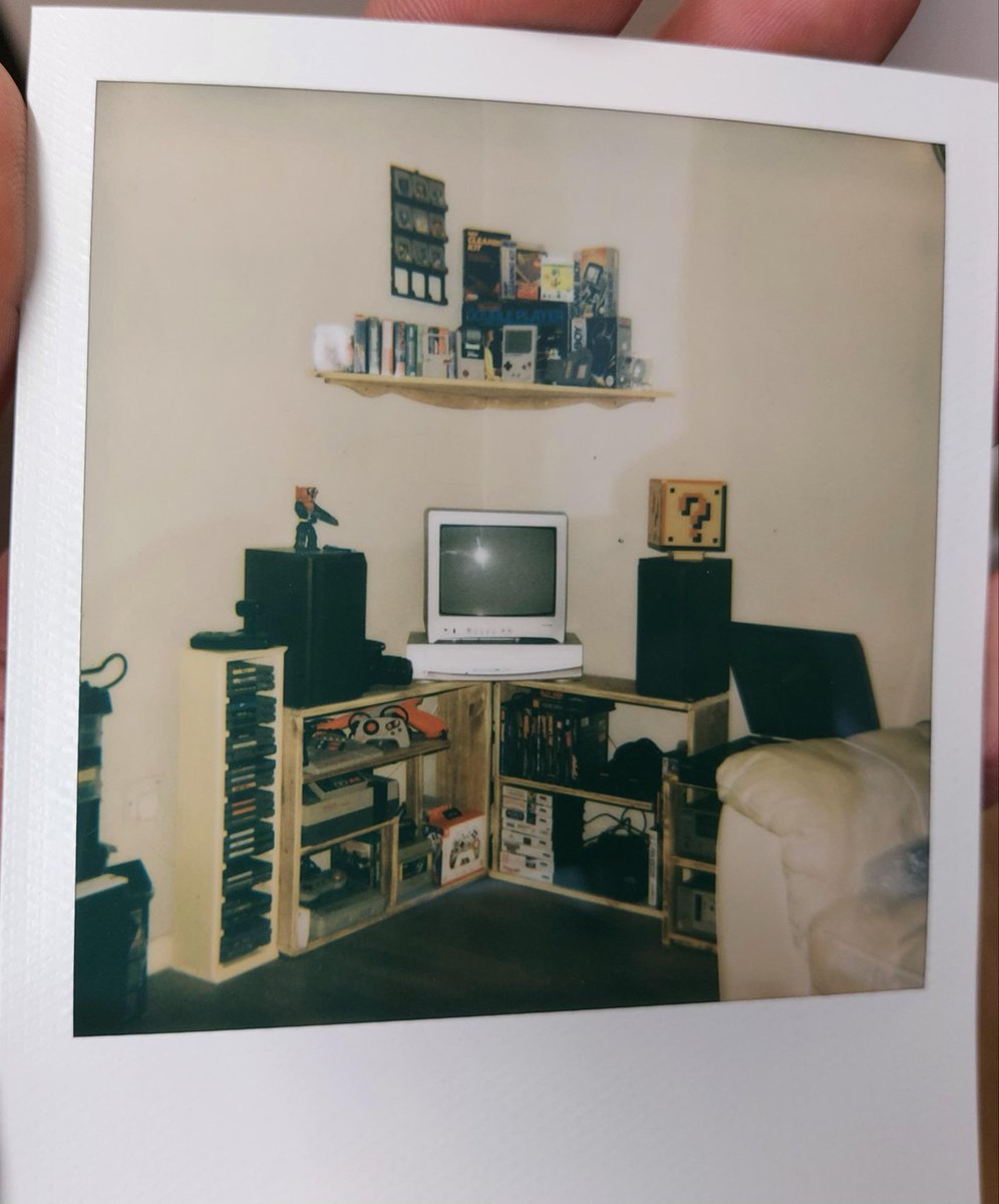 MemoryLaneTime's tweet photo. We all had that TV in the 90s
Take me back https://t.co/sZldRTYcbr