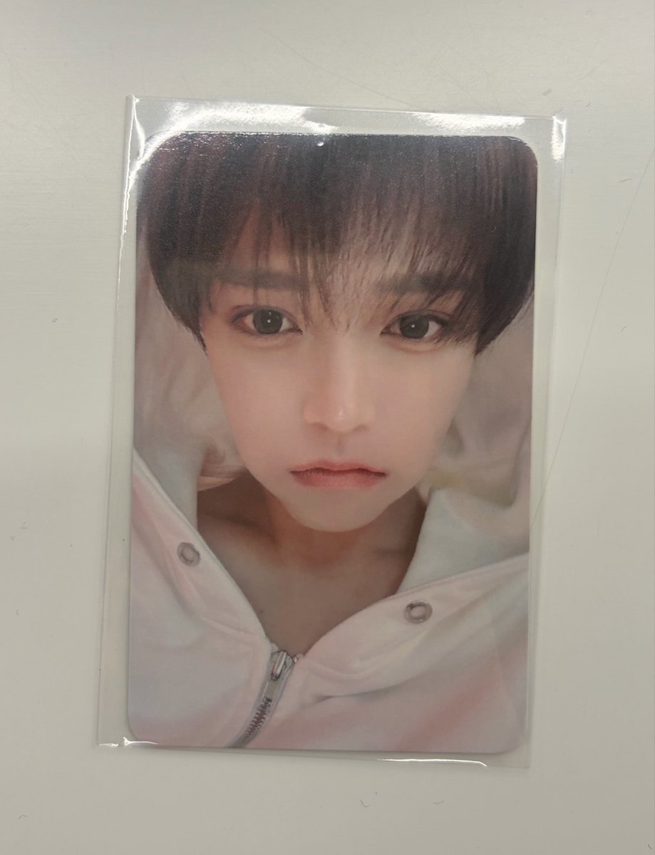 rin33o's tweet photo. 이 포카 진짜 너무 기여붐…ㅠㅠㅠ https://t.co/y6isJZdE1i