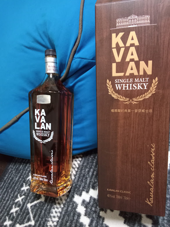 Johnny_trs's tweet photo. 飲まずに判定はできないから実際飲まないと。
台湾のKAVALANカバランウィスキー https://t.co/JJGG9ATgHP