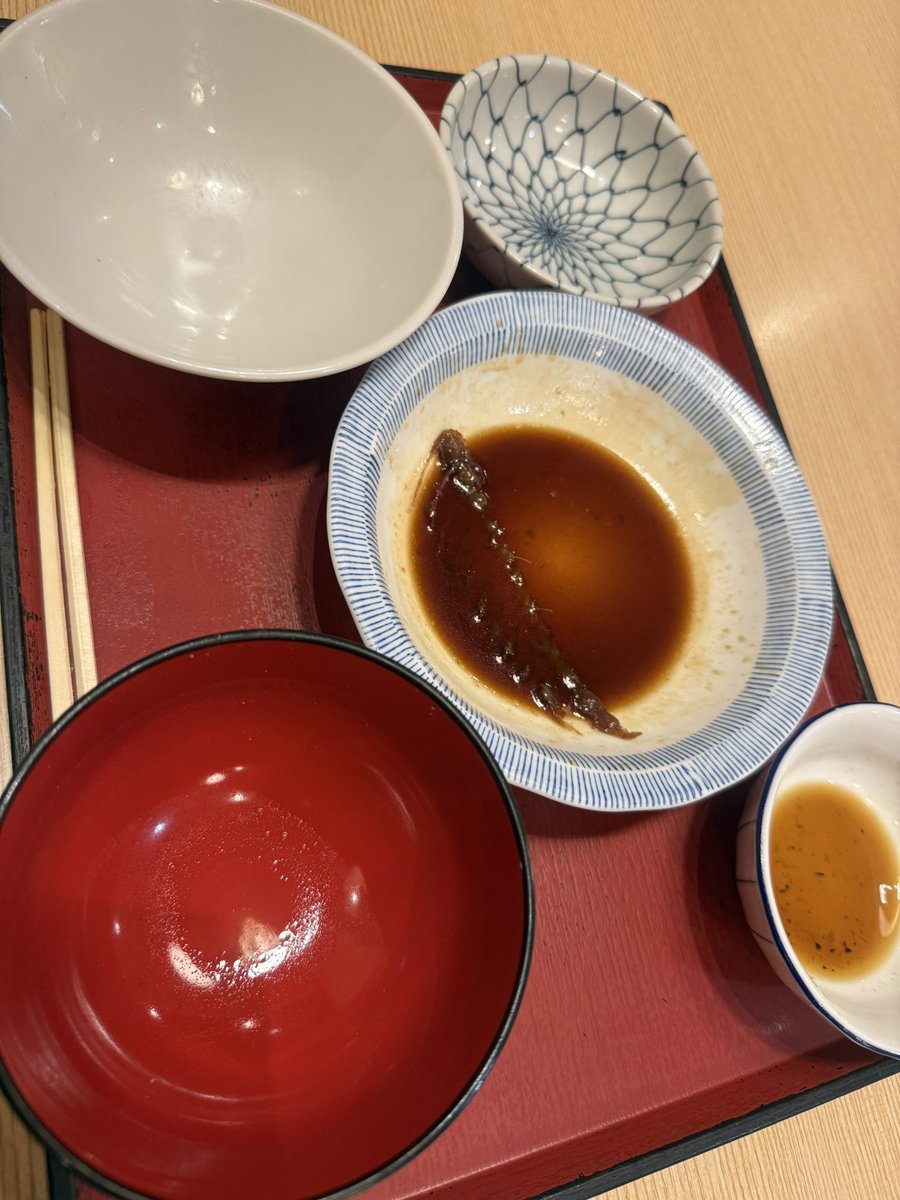 hezuruy's tweet photo. 自分は間違ってはいなかった。
5000件を超えるコメントを拝見して皆さんから食への深い感謝を学びました。
綺麗に食べると言うことは本当に気持ちの良いことですね。
食材を育んでくれた自然や丁寧に作ってくれた料理人への敬意を忘れたらダメだ。
日々感謝を忘れずにして参ります。 https://t.co/J10XWZ3sE3