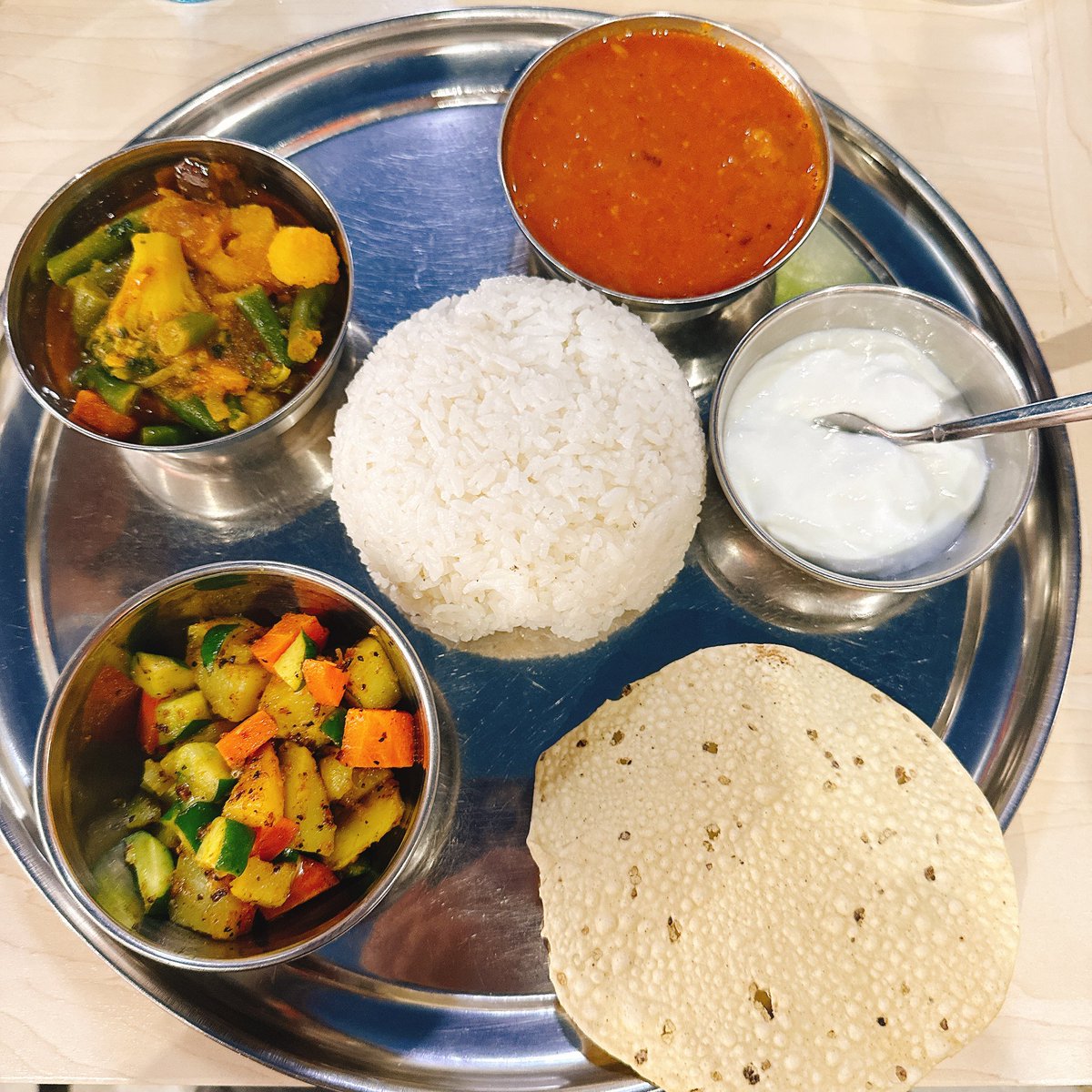 yuuki0t's tweet photo. インド・ネパール料理 ヒマラヤ
伏見
ネパールセット2
マトンカレー
🍚おかわり🆓
スープ🍲サラダ🥗付き
¥1500Paypay
🅿️あり https://t.co/leNKXUl33J