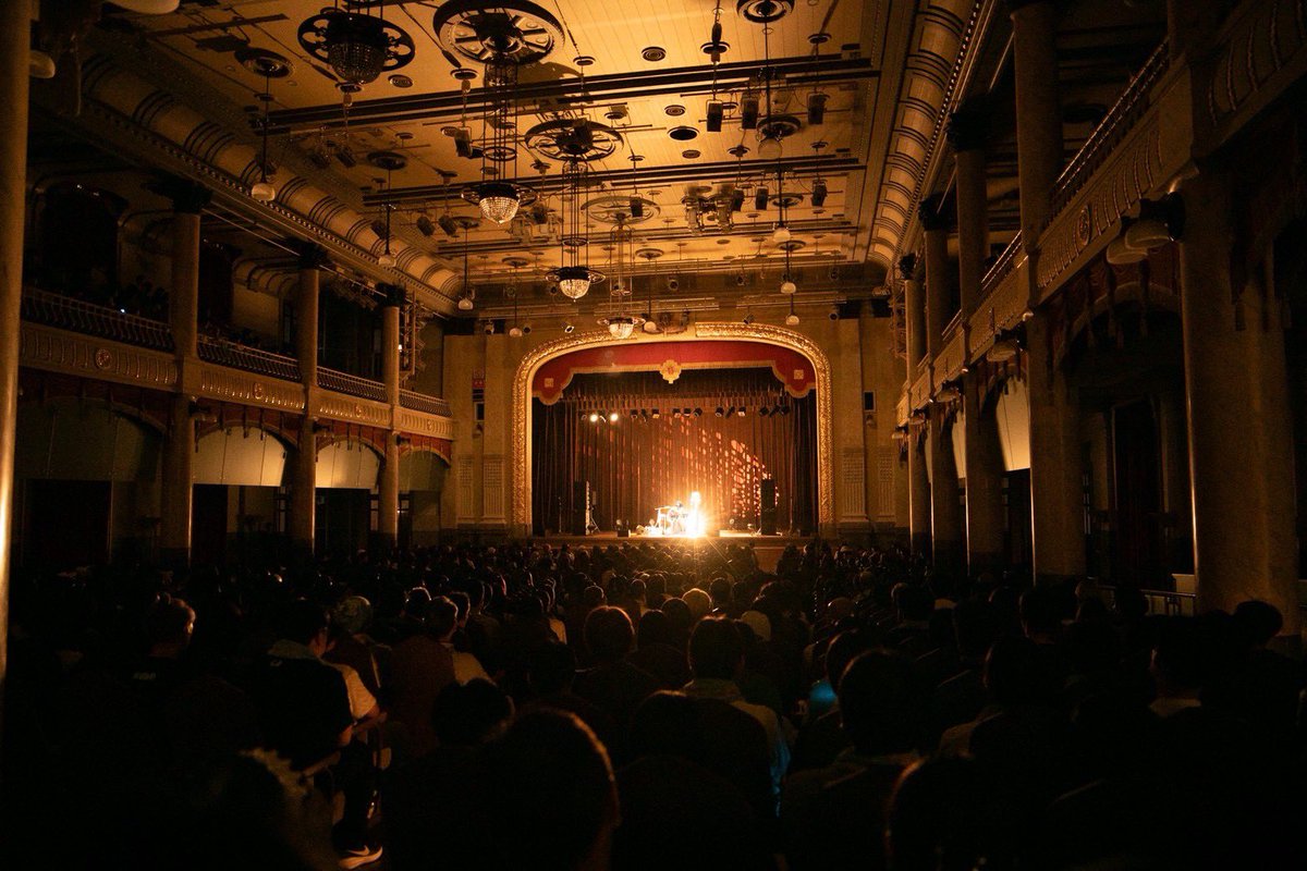 demon_god's tweet photo. RT @aNo2mass: 『天国未遂』弾き語りライブでした。
大阪市中央公会堂、拍手と泣き声が響き渡る空間で、じっくり耳を澄まして歌を聴いてくれて、よろタコなんぞは言えなかったです🐙
またここに歌いにきたい。有難う御座いました。 https://t.co/pestzo5wfv