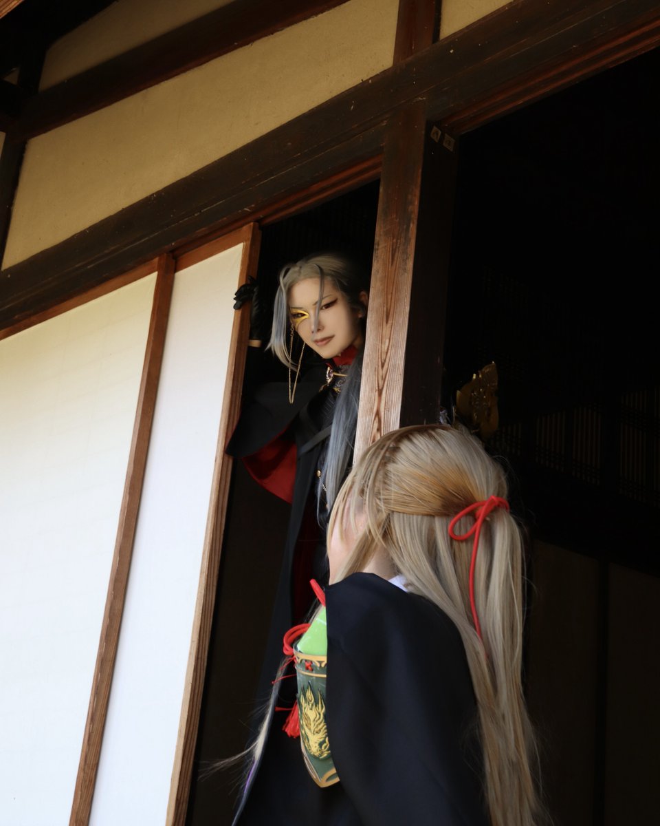 hatsu_cos's tweet photo. Cosplay 刀剣乱舞
·

　　　　　　　【昼餉の呼び出し】

·
大般若長光 @hatsu_cos
小竜景光 @N04171207 
Photo @Lie_sanman https://t.co/TV2rJf7oL6