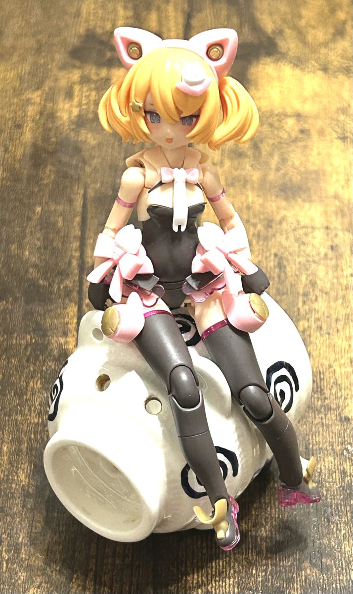 sigra_mecha's tweet photo. そういや実はこれ線香入れじゃなくて
お香入れる小さいぶたさんなんですよね…
ゆえにジャストフィットだったり〜 https://t.co/1lJXWthD4i